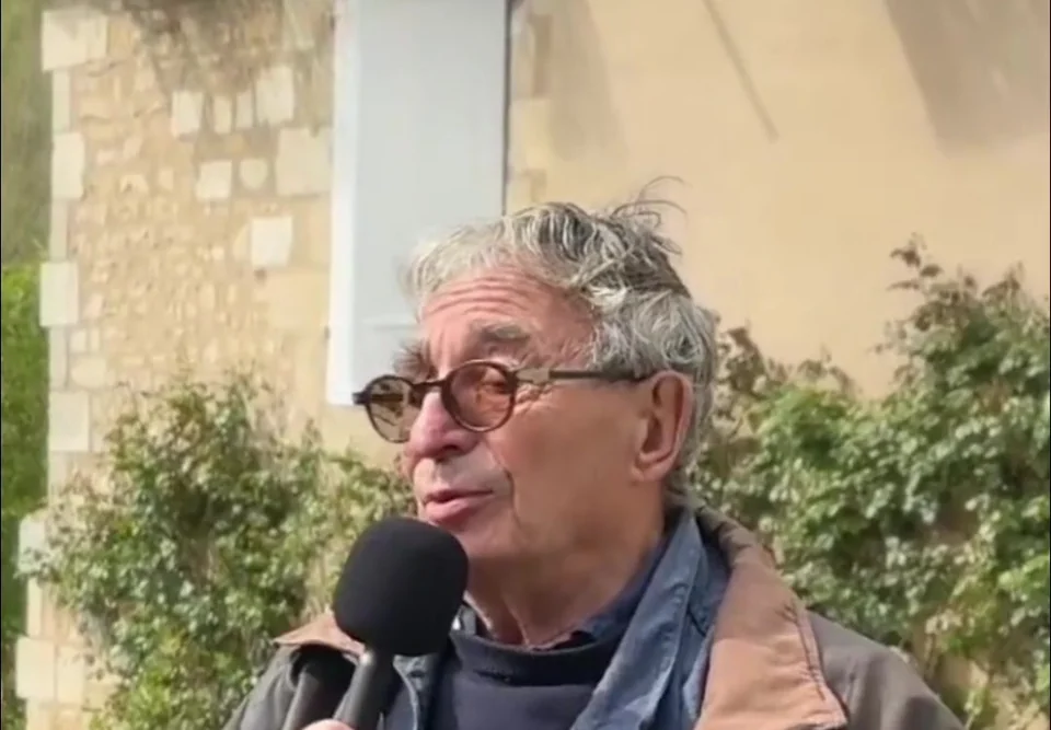 Marc Ranjon pendant son entretien en extérieur